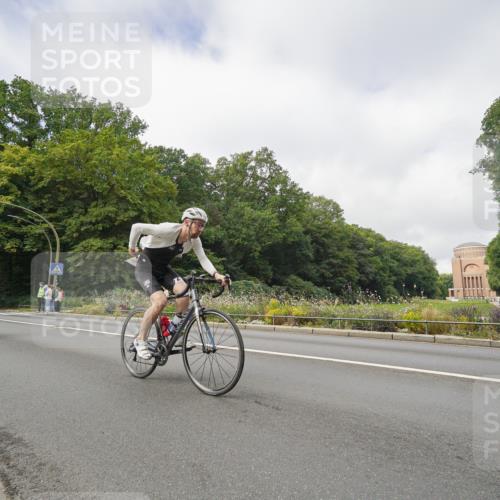14.09.2025 - Stadtparktriathlon Michael Burmester http://msf.ph/oto/8891476 14.09.2025 10:38:18 Radfahren 705, 748, 750, 759, 763, 799, 800 meine-sportfotos.de