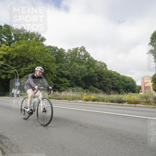 14.09.2025 - Stadtparktriathlon Michael Burmester http://msf.ph/oto/8891480 14.09.2025 10:38:29 Radfahren 700, 704 meine-sportfotos.de