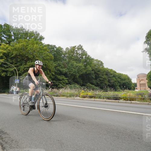 14.09.2025 - Stadtparktriathlon Michael Burmester http://msf.ph/oto/8891485 14.09.2025 10:38:39 Radfahren 645, 687, 699, 777 meine-sportfotos.de