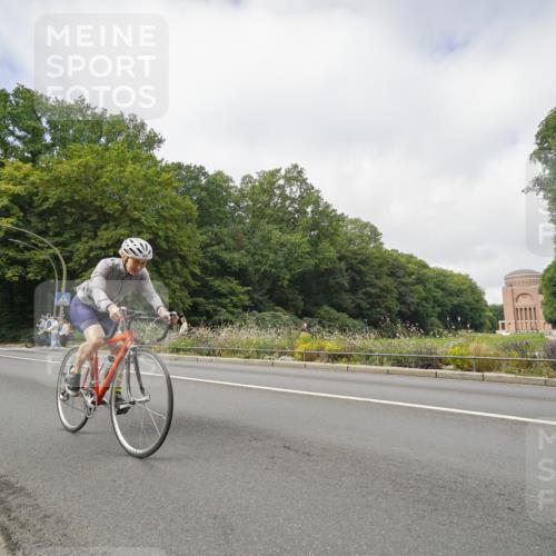 14.09.2025 - Stadtparktriathlon Michael Burmester http://msf.ph/oto/8891486 14.09.2025 10:38:42 Radfahren 645, 687, 699, 766, 777 meine-sportfotos.de