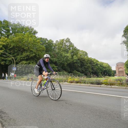 14.09.2025 - Stadtparktriathlon Michael Burmester http://msf.ph/oto/8891494 14.09.2025 10:38:55 Radfahren 581, 624, 706, 779 meine-sportfotos.de