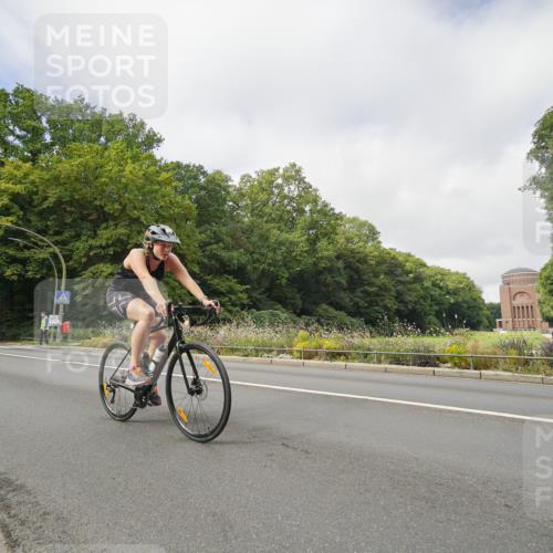 14.09.2025 - Stadtparktriathlon Michael Burmester http://msf.ph/oto/8891495 14.09.2025 10:38:57 Radfahren 581, 624, 706, 779 meine-sportfotos.de