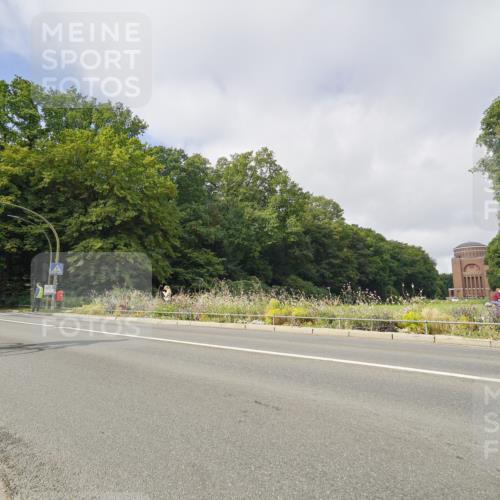 14.09.2025 - Stadtparktriathlon Michael Burmester http://msf.ph/oto/8891513 14.09.2025 10:39:10 Radfahren 636, 697, 732, 786, 801 meine-sportfotos.de