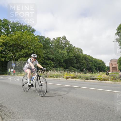 14.09.2025 - Stadtparktriathlon Michael Burmester http://msf.ph/oto/8891529 14.09.2025 10:39:24 Radfahren 515, 637, 758, 801, 815 meine-sportfotos.de