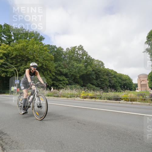 14.09.2025 - Stadtparktriathlon Michael Burmester http://msf.ph/oto/8891535 14.09.2025 10:39:35 Radfahren 598, 643, 650, 815 meine-sportfotos.de