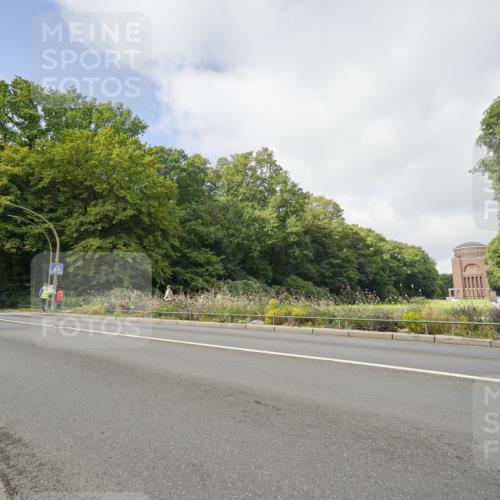 14.09.2025 - Stadtparktriathlon Michael Burmester http://msf.ph/oto/8891547 14.09.2025 10:40:02 Radfahren 647, 736, 740, 776, 780 meine-sportfotos.de
