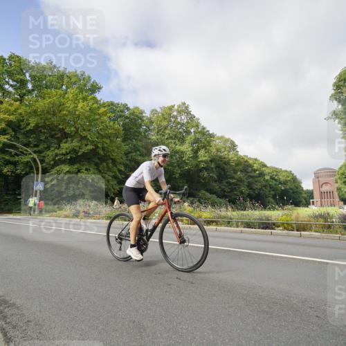 14.09.2025 - Stadtparktriathlon Michael Burmester http://msf.ph/oto/8891550 14.09.2025 10:40:04 Radfahren 647, 740, 776, 780 meine-sportfotos.de