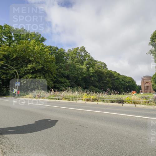 14.09.2025 - Stadtparktriathlon Michael Burmester http://msf.ph/oto/8891584 14.09.2025 10:40:23 Radfahren 626, 714, 807, 818 meine-sportfotos.de