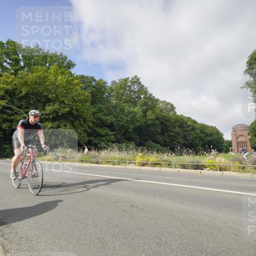 14.09.2025 - Stadtparktriathlon Michael Burmester http://msf.ph/oto/8891601 14.09.2025 10:40:36 Radfahren 735, 765, 792, 803, 807, 816 meine-sportfotos.de