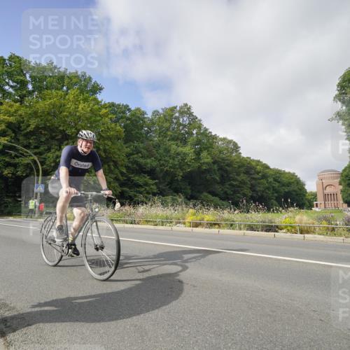 14.09.2025 - Stadtparktriathlon Michael Burmester http://msf.ph/oto/8891610 14.09.2025 10:40:42 Radfahren 641, 655, 682, 735, 765, 792, 803, 816 meine-sportfotos.de