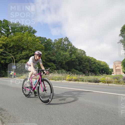 14.09.2025 - Stadtparktriathlon Michael Burmester http://msf.ph/oto/8891623 14.09.2025 10:40:56 Radfahren 662, 665, 695, 701, 729, 762, 781, 787, 821 meine-sportfotos.de