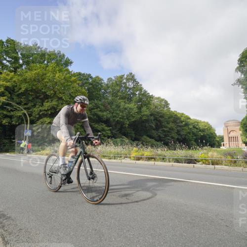 14.09.2025 - Stadtparktriathlon Michael Burmester http://msf.ph/oto/8891625 14.09.2025 10:40:58 Radfahren 662, 665, 695, 701, 729, 762, 781, 787, 802, 821 meine-sportfotos.de