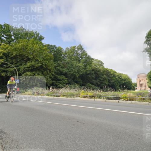 14.09.2025 - Stadtparktriathlon Michael Burmester http://msf.ph/oto/8891626 14.09.2025 10:41:00 Radfahren 662, 665, 695, 701, 729, 762, 781, 802 meine-sportfotos.de
