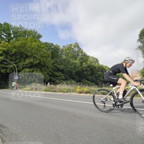 14.09.2025 - Stadtparktriathlon Michael Burmester http://msf.ph/oto/8891628 14.09.2025 10:41:01 Radfahren 662, 665, 695, 729, 762, 781, 802 meine-sportfotos.de
