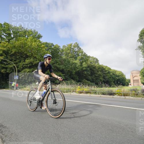 14.09.2025 - Stadtparktriathlon Michael Burmester http://msf.ph/oto/8891632 14.09.2025 10:41:05 Radfahren 662, 665, 746, 762, 771, 778, 781, 802 meine-sportfotos.de