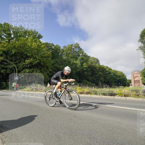 14.09.2025 - Stadtparktriathlon Michael Burmester http://msf.ph/oto/8891680 14.09.2025 10:41:31 Radfahren 654, 674, 681, 698, 728, 744, 749, 793 meine-sportfotos.de