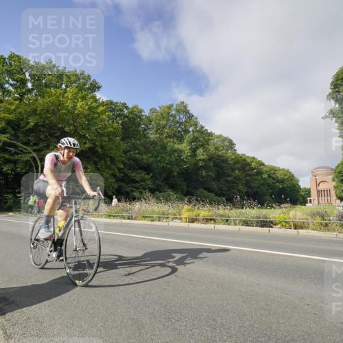 14.09.2025 - Stadtparktriathlon Michael Burmester http://msf.ph/oto/8891681 14.09.2025 10:41:32 Radfahren 654, 674, 681, 698, 716, 728, 744, 749, 755 meine-sportfotos.de