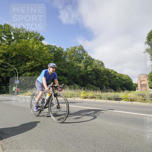 14.09.2025 - Stadtparktriathlon Michael Burmester http://msf.ph/oto/8891684 14.09.2025 10:41:36 Radfahren 654, 674, 681, 698, 716, 744, 749, 755 meine-sportfotos.de