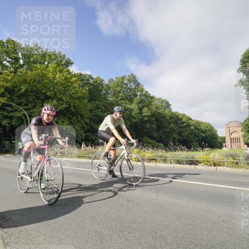 14.09.2025 - Stadtparktriathlon Michael Burmester http://msf.ph/oto/8891688 14.09.2025 10:41:40 Radfahren 681, 698, 716, 744, 749, 755 meine-sportfotos.de