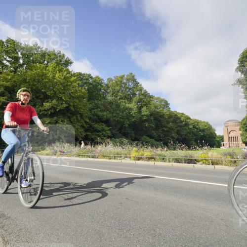 14.09.2025 - Stadtparktriathlon Michael Burmester http://msf.ph/oto/8891699 14.09.2025 10:42:00 Radfahren 602, 638, 678, 739, 820 meine-sportfotos.de