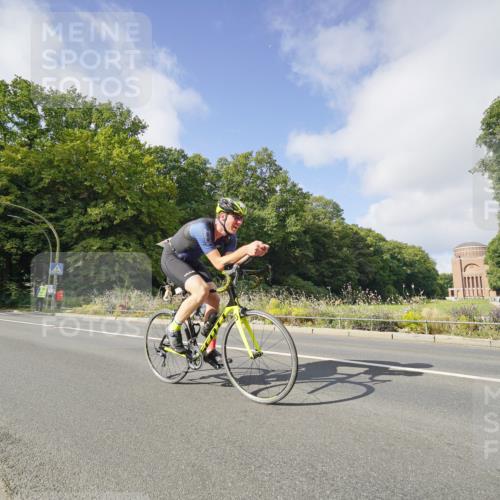 14.09.2025 - Stadtparktriathlon Michael Burmester http://msf.ph/oto/8891712 14.09.2025 10:42:39 Radfahren 708, 724, 770 meine-sportfotos.de