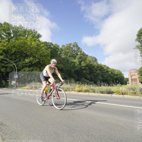 14.09.2025 - Stadtparktriathlon Michael Burmester http://msf.ph/oto/8891713 14.09.2025 10:42:45 Radfahren 646, 708, 724, 770 meine-sportfotos.de