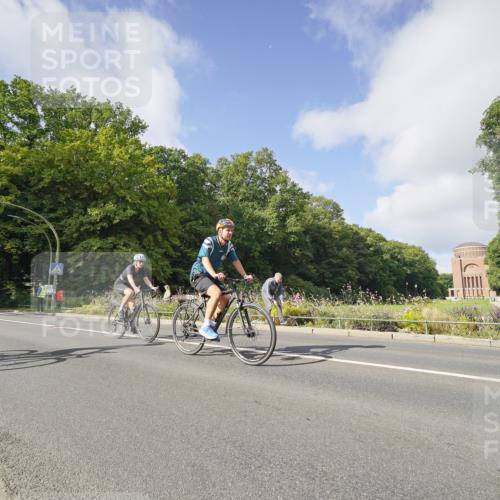 14.09.2025 - Stadtparktriathlon Michael Burmester http://msf.ph/oto/8891720 14.09.2025 10:43:02 Radfahren 600, 601, 710, 772 meine-sportfotos.de