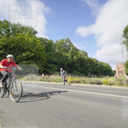 14.09.2025 - Stadtparktriathlon Michael Burmester http://msf.ph/oto/8891721 14.09.2025 10:43:06 Radfahren 600, 601, 663, 710, 772 meine-sportfotos.de