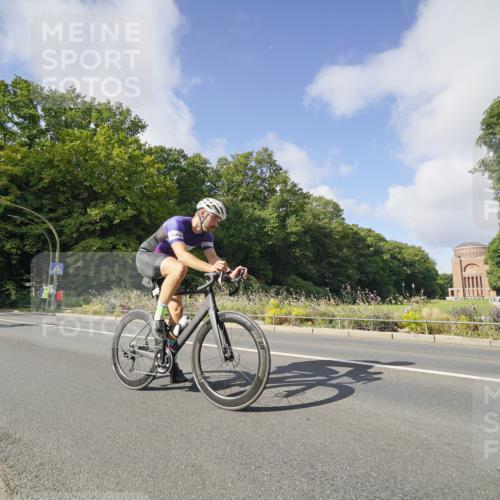 14.09.2025 - Stadtparktriathlon Michael Burmester http://msf.ph/oto/8891729 14.09.2025 10:43:32 Radfahren 693, 734, 764, 783, 788, 797, 798, 805, 811, 817 meine-sportfotos.de