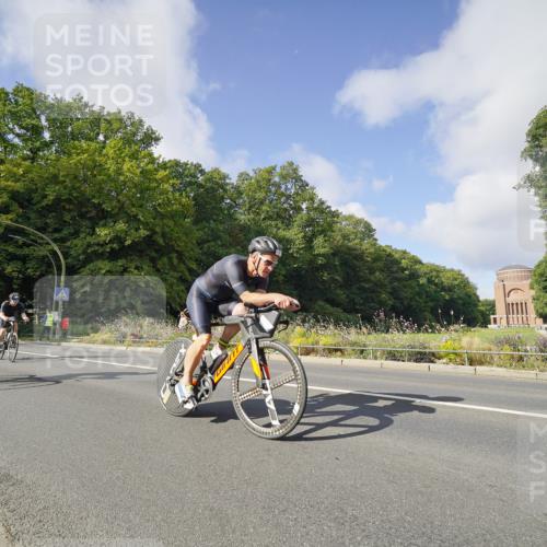 14.09.2025 - Stadtparktriathlon Michael Burmester http://msf.ph/oto/8891730 14.09.2025 10:43:33 Radfahren 693, 734, 764, 783, 788, 797, 798, 805, 811, 817 meine-sportfotos.de