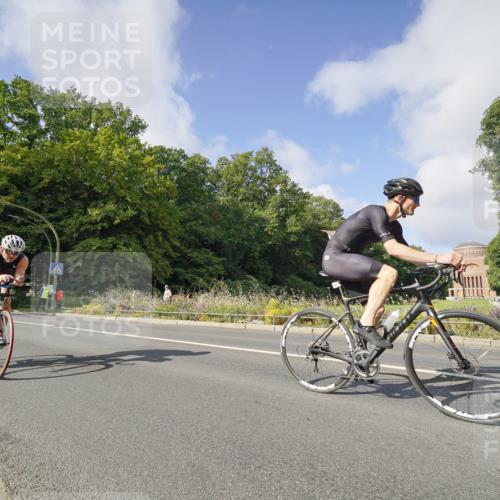 14.09.2025 - Stadtparktriathlon Michael Burmester http://msf.ph/oto/8891734 14.09.2025 10:43:34 Radfahren 693, 734, 764, 783, 788, 797, 798, 805, 811 meine-sportfotos.de