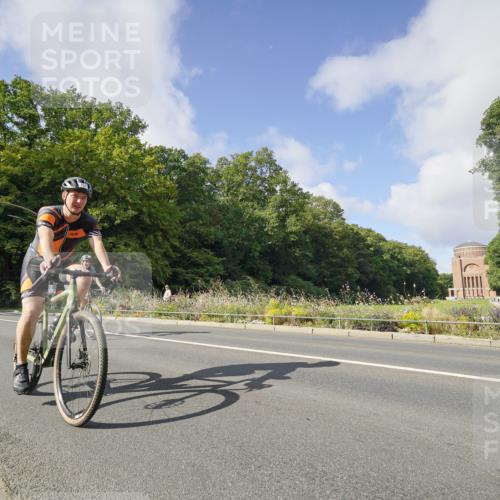 14.09.2025 - Stadtparktriathlon Michael Burmester http://msf.ph/oto/8891737 14.09.2025 10:43:36 Radfahren 693, 734, 764, 783, 788, 797, 798, 805, 811 meine-sportfotos.de