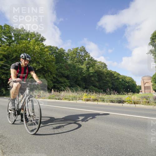 14.09.2025 - Stadtparktriathlon Michael Burmester http://msf.ph/oto/8891740 14.09.2025 10:43:40 Radfahren 651, 693, 734, 797, 798, 806 meine-sportfotos.de