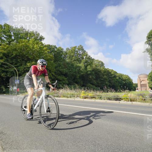 14.09.2025 - Stadtparktriathlon Michael Burmester http://msf.ph/oto/8891744 14.09.2025 10:43:52 Radfahren 651, 717, 737 meine-sportfotos.de