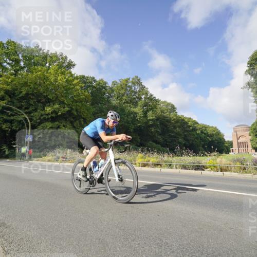 14.09.2025 - Stadtparktriathlon Michael Burmester http://msf.ph/oto/8891746 14.09.2025 10:44:07 Radfahren 668, 718, 753 meine-sportfotos.de
