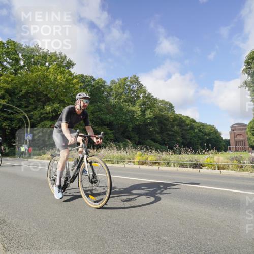 14.09.2025 - Stadtparktriathlon Michael Burmester http://msf.ph/oto/8891757 14.09.2025 10:44:28 Radfahren 582, 633, 677, 720, 727, 752 meine-sportfotos.de