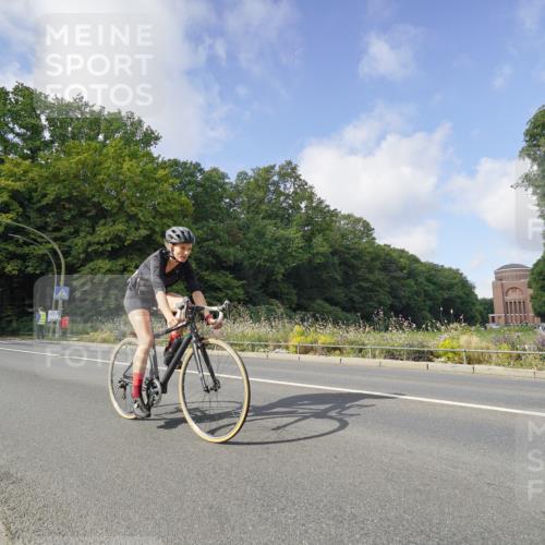 14.09.2025 - Stadtparktriathlon Michael Burmester http://msf.ph/oto/8891765 14.09.2025 10:44:48 Radfahren 631, 694, 743, 750, 785, 813 meine-sportfotos.de