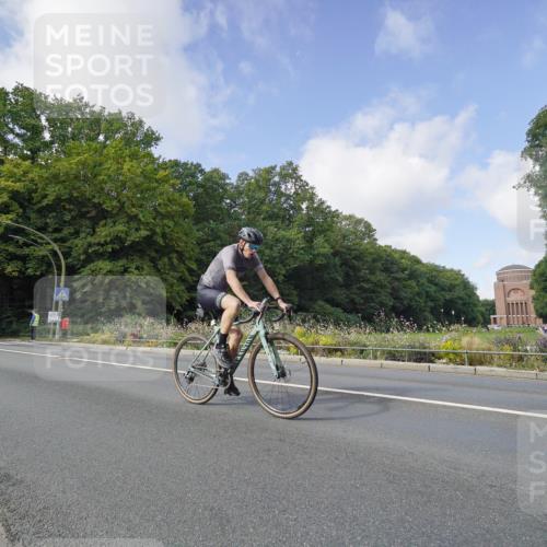 14.09.2025 - Stadtparktriathlon Michael Burmester http://msf.ph/oto/8891769 14.09.2025 10:44:57 Radfahren 627, 631, 671, 750, 804 meine-sportfotos.de