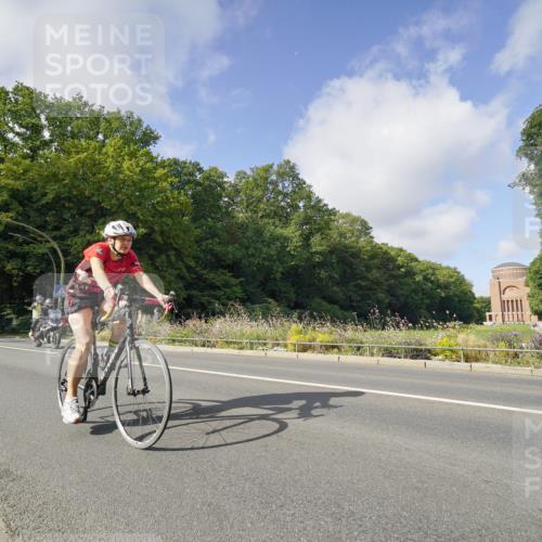 14.09.2025 - Stadtparktriathlon Michael Burmester http://msf.ph/oto/8891791 14.09.2025 10:45:41 Radfahren 622, 686, 761 meine-sportfotos.de