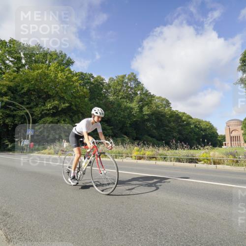 14.09.2025 - Stadtparktriathlon Michael Burmester http://msf.ph/oto/8891795 14.09.2025 10:45:50 Radfahren 667, 679, 688, 702 meine-sportfotos.de