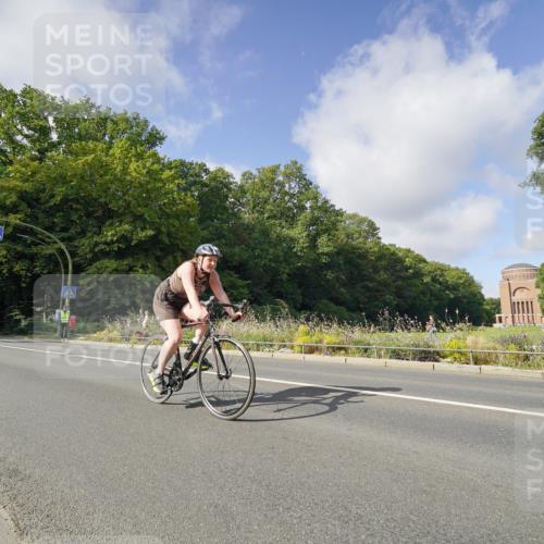 14.09.2025 - Stadtparktriathlon Michael Burmester http://msf.ph/oto/8891799 14.09.2025 10:45:58 Radfahren 667, 679, 702, 808 meine-sportfotos.de
