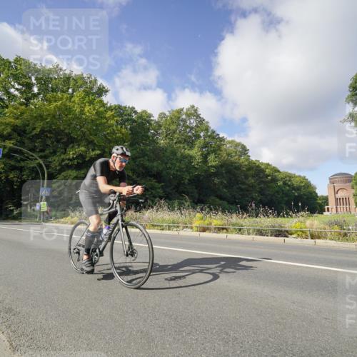 14.09.2025 - Stadtparktriathlon Michael Burmester http://msf.ph/oto/8891820 14.09.2025 10:46:57 Radfahren 699, 732, 756, 815 meine-sportfotos.de