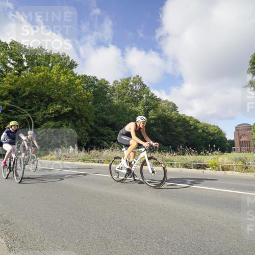 14.09.2025 - Stadtparktriathlon Michael Burmester http://msf.ph/oto/8891825 14.09.2025 10:47:22 Radfahren 568, 645, 735, 736, 790 meine-sportfotos.de