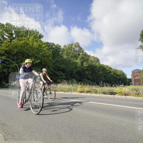 14.09.2025 - Stadtparktriathlon Michael Burmester http://msf.ph/oto/8891827 14.09.2025 10:47:22 Radfahren 568, 645, 735, 736, 790 meine-sportfotos.de