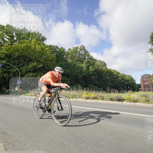 14.09.2025 - Stadtparktriathlon Michael Burmester http://msf.ph/oto/8891833 14.09.2025 10:47:34 Radfahren 650, 736, 780, 801 meine-sportfotos.de