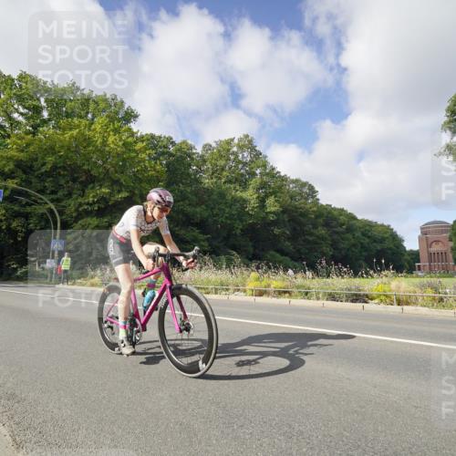 14.09.2025 - Stadtparktriathlon Michael Burmester http://msf.ph/oto/8891843 14.09.2025 10:47:59 Radfahren 647, 665, 695, 697, 729, 740, 749, 762, 765, 777, 818 meine-sportfotos.de