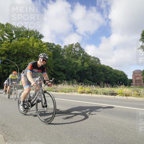 14.09.2025 - Stadtparktriathlon Michael Burmester http://msf.ph/oto/8891845 14.09.2025 10:48:03 Radfahren 647, 662, 665, 695, 728, 740, 749, 762, 765, 777, 818 meine-sportfotos.de