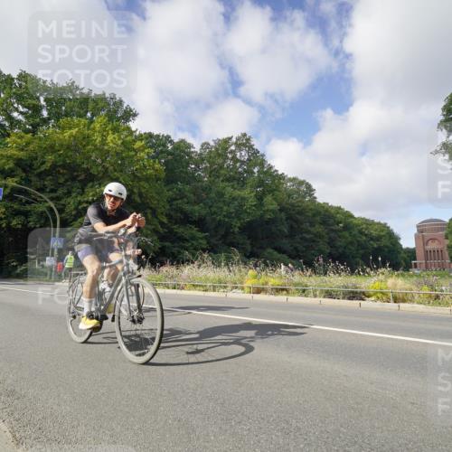 14.09.2025 - Stadtparktriathlon Michael Burmester http://msf.ph/oto/8891853 14.09.2025 10:48:07 Radfahren 647, 662, 665, 728, 740, 749, 762, 765, 777, 818 meine-sportfotos.de