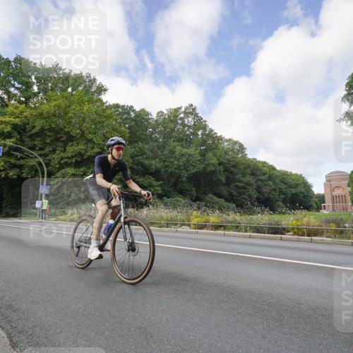 14.09.2025 - Stadtparktriathlon Michael Burmester http://msf.ph/oto/8891874 14.09.2025 10:49:01 Radfahren 558, 674, 746, 760, 770, 771, 778, 802 meine-sportfotos.de