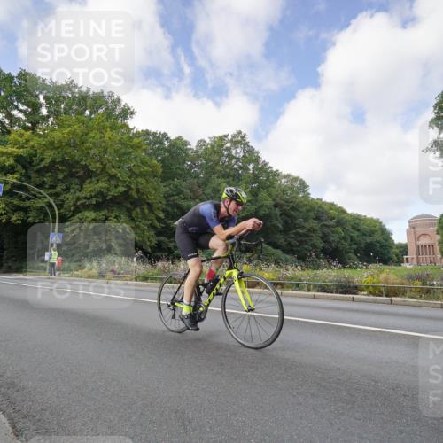 14.09.2025 - Stadtparktriathlon Michael Burmester http://msf.ph/oto/8891879 14.09.2025 10:49:08 Radfahren 558, 674, 755, 760, 770, 774, 816 meine-sportfotos.de
